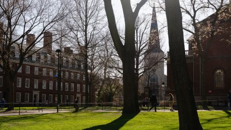 Harvard publie des rapports sur les préjugés antisémites et islamophobes sur son campus et s’engage à procéder à des réformes