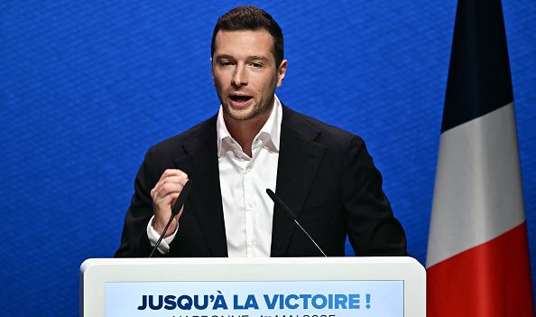 Immigration : « Ni un totem, ni un tabou et encore moins une fatalité », selon Jordan Bardella qui réclame un référendum