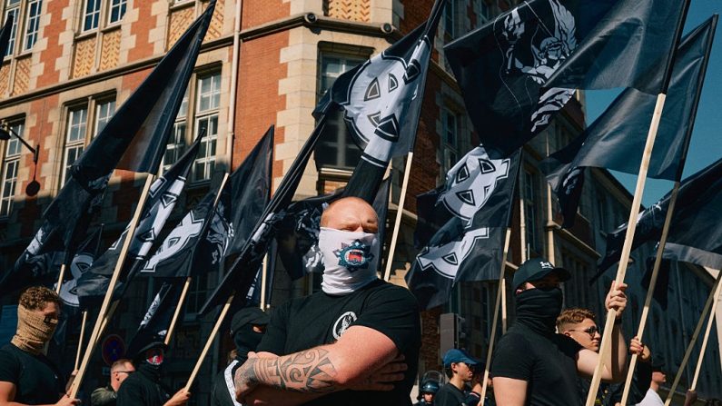 Rassemblement annuel de plusieurs centaines de militants d’ultradroite, à Paris le 10 mai 2025. (BENOIT DURAND/Hans Lucas/AFP via Getty Images)