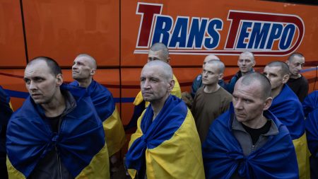 Le président Donald Trump annonce que l’échange de prisonniers entre Russes et Ukrainiens est en cours