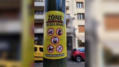 « Zone interdite aux musulmans » : à Orléans, des autocollants racistes provoquent l’indignation