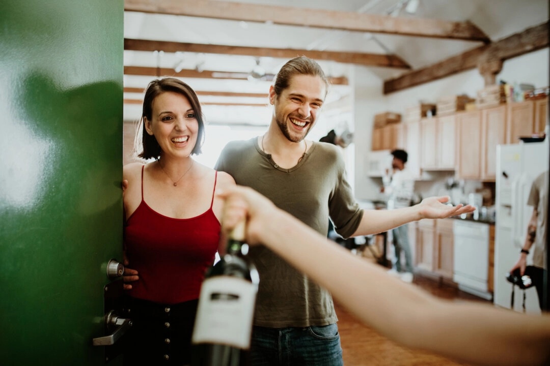 Un guide bienveillant pour être un invité idéal