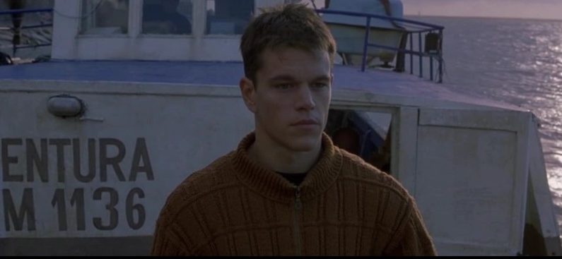 Plongé dans un environnement étranger sans aucun souvenir, Jason Bourne (Matt Damon) part à la recherche de sa mémoire et échappe à ceux qui veulent le tuer dans La Mémoire dans la peau. (Universal Pictures)