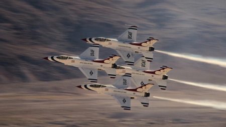 « Air Force Elite : Thunderbirds » : un spectacle aérien éblouissant et audacieux