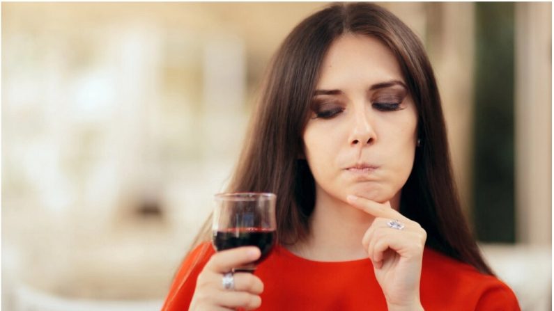 Certaines bouteilles de vin ont un goût douteux. (Nicoleta Ionescu/Shutterstock)