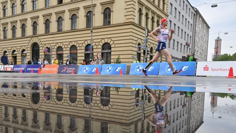 Gabriel Bordier a réalisé mardi soir à Montreuil la deuxième meilleure performance mondiale de tous les temps sur 5.000 mètres marche, explosant au passage le record de France de la distance que détenait Yohann Diniz depuis 2014. (Photo : ANDREJ ISAKOVIC/AFP via Getty Images)