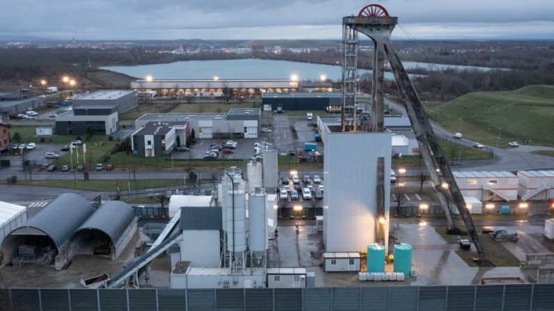 Cette vue aérienne prise le 11 janvier 2023 montre une vue générale du centre de stockage de déchets dangereux Stocamine à Wittelsheim, en Alsace. (SEBASTIEN BOZON/AFP via Getty Images)