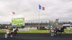 Accident à l’hippodrome de Caen : un cheval meurt en pleine course, trois jockeys blessés