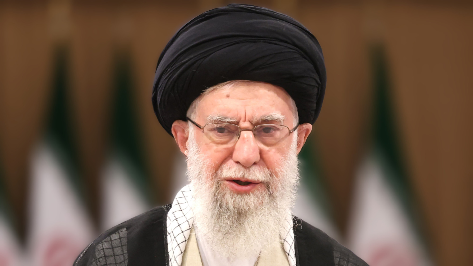 Ali Khamenei affirme que l’Iran ne cédera jamais et met en garde les États-Unis