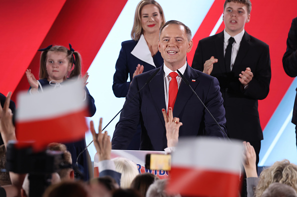 Pologne : le nationaliste Karol Nawrocki élu au terme d'un scrutin serré