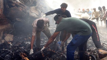 Crash du Boeing d’Air India : un passager parmi les 242 a miraculeusement survécu