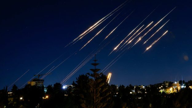 Donald Trump affirme que des réunions sont en cours pour mettre fin aux frappes israélo-iraniennes et que la paix sera pour « bientôt »