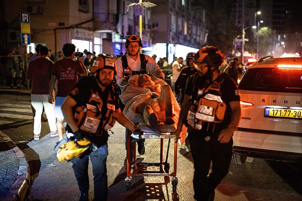 Israël visé par des missiles iraniens après une quatrième nuit de frappes sur l'Iran