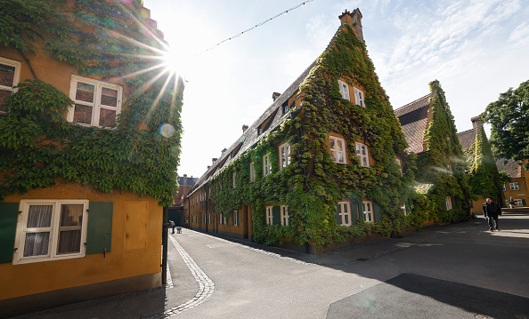 Retour au Moyen Âge : des loyers symboliques pour des logements sociaux d’un autre temps