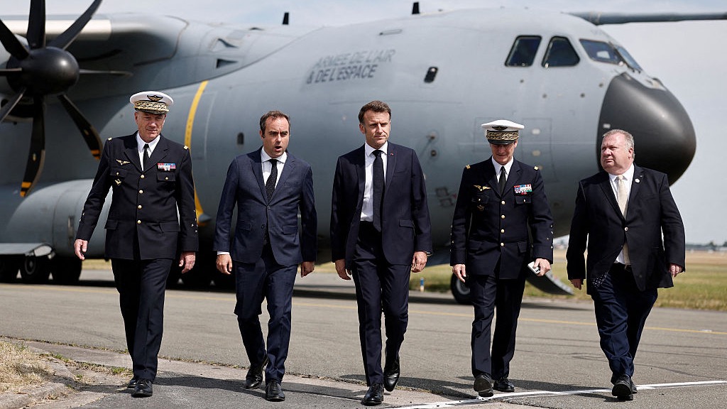Participation de l’État dans Eutelsat : Emmanuel Macron évoque "un enjeu de souveraineté"
