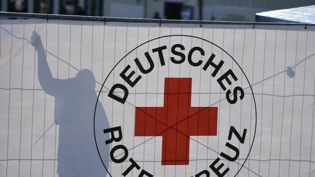 Voyage en Europe des chaussures d’un internaute données au recyclage : du conteneur de la Croix-Rouge à la Bosnie