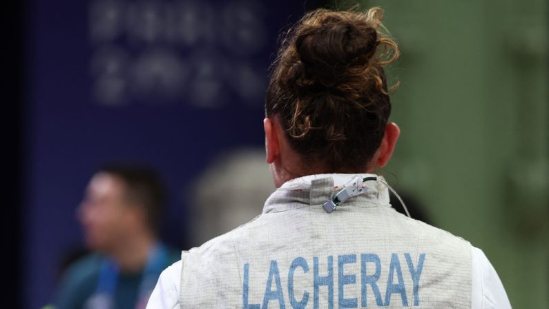 Sacrés pour la première fois champions d'Europe samedi à Gênes, la fleurettiste Eva Lacheray et le sabreur Rémi Garrigue ont offert en Italie une journée parfaite à la délégation française. (Photo : FRANCK FIFE/AFP via Getty Images)