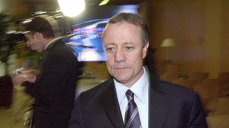 Buteur, entraîneur puis dirigeant, Bernard Lacombe, mort mardi à l'âge de 72 ans, a fait l'essentiel de sa carrière à Lyon, son club de coeur, mais c'est avec Bordeaux et les Bleus, champions d'Europe en 1984, que cette figure du foot français a connu la gloire.     (Photo : JEAN PIERRE CLATOT/AFP via Getty Images)