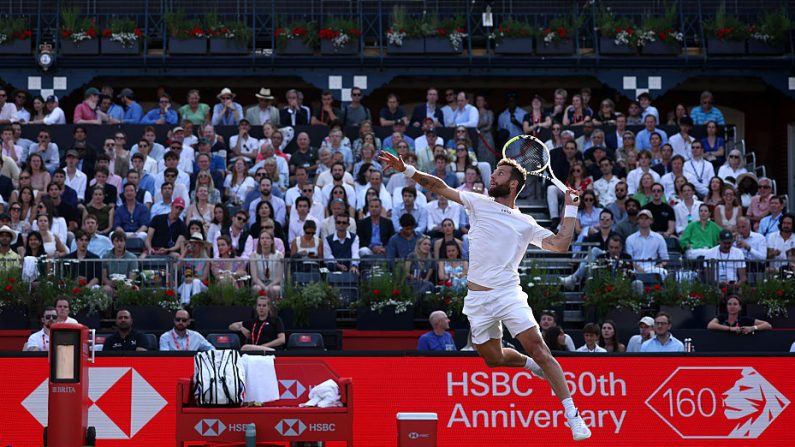 Corentin Moutet et Arthur Rinderknech ont créé la surprise au premier tour du tournoi ATP 500 sur gazon du Queen's, mardi à Londres, en battant respectivement les Américains Taylor Fritz et Ben Shelton, deux membres du top 10 mondial. (Photo : Dan Istitene/Getty Images)