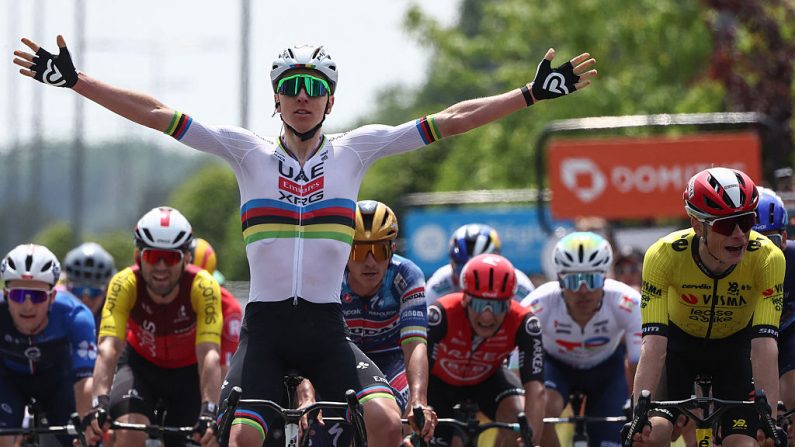 Tadej Pogacar a remporté l'étape-reine du Critérium du Dauphiné en solitaire samedi à Valmeinier 1800 pour conforter son maillot jaune à la veille de l'arrivée finale. (Photo : ANNE-CHRISTINE POUJOULAT/AFP via Getty Images)
