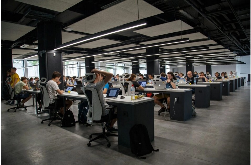 Le bureau ouvert, à nouveau discrédité