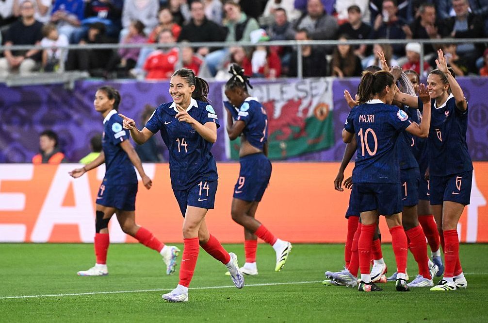 Euro-2025 : les Bleues de Clara Mateo écrasent le pays de Galles, et sont toutes proches des quarts