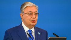 Le président du Kazakhstan, pays à majorité musulmane, interdit le port de vêtements couvrant le visage dans les lieux publics