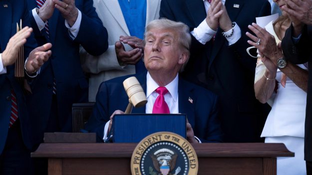 « Grande et belle loi » : Donald Trump choisit la fête nationale pour promulguer sa réforme budgétaire