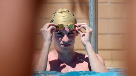 Mondiaux de natation : Léon Marchand renonce aux 200 m brasse et papillon à Singapour