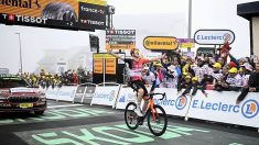 Tour de France : Thymen Arensman décroche la 14e étape, Remco Evenepoel abandonne en larmes