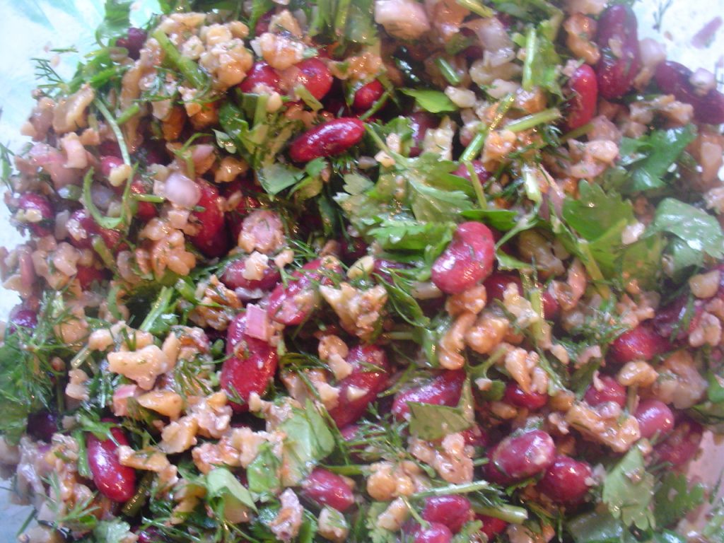 Une salade lobio, une salade de fèves en provenance de la Géorgie (Conan Milner/Epoch Times)